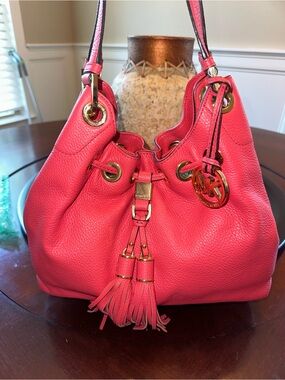 BRAND NEW! Michael Kors Camden Coral Pink Pebbled Leather Drawstring HoboTassels
